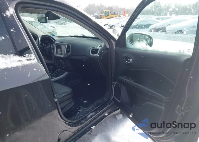 3C4NJDBB8JT362011: 44274887