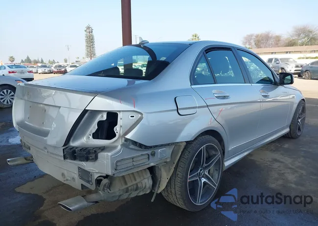 WDDGF56X48R021784: 44276432