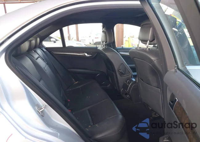 WDDGF56X48R021784: 44276432