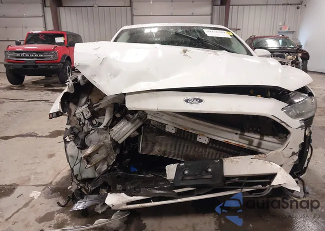 3FA6P0HD8ER135916: 44276569