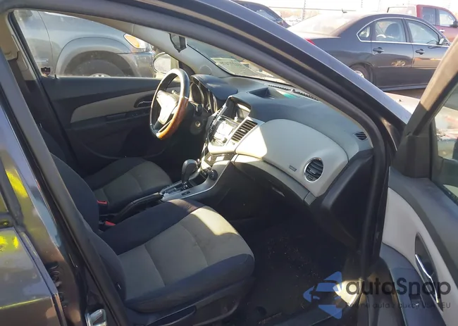 1G1PA5SH5E7368757: 44277470