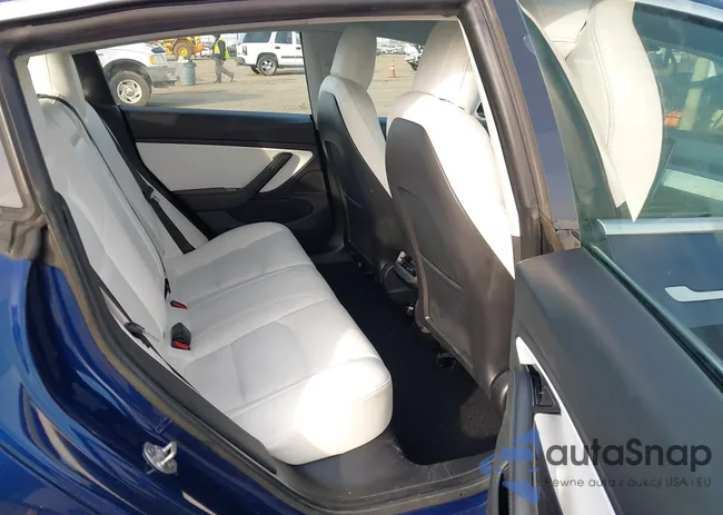 5YJ3E1EB3LF801655: 44277495