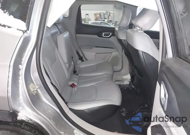 3C4NJDBB9NT135254: 44276928