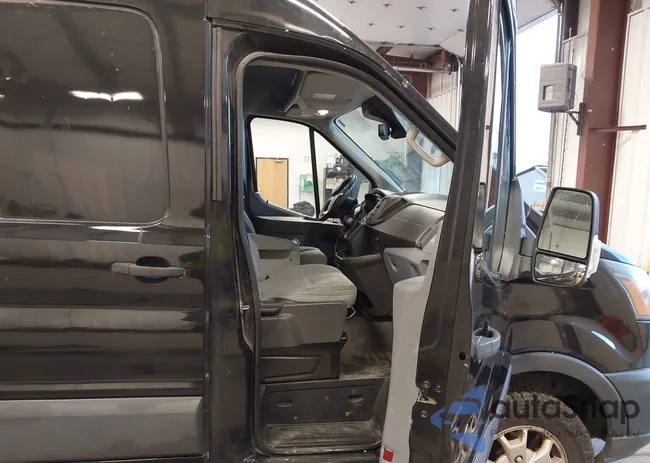 1FTYR2CM1FKA73068: 44278211