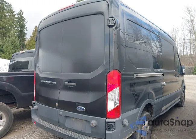 1FTYR2CM6FKA73065: 44278226