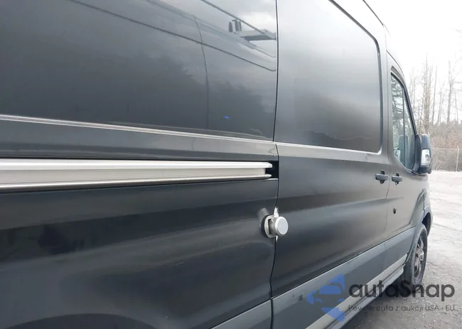 1FTYR2CM6FKA73065: 44278226