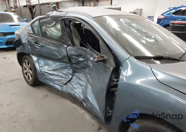 JM1BL1VF0B1480492: 44277710