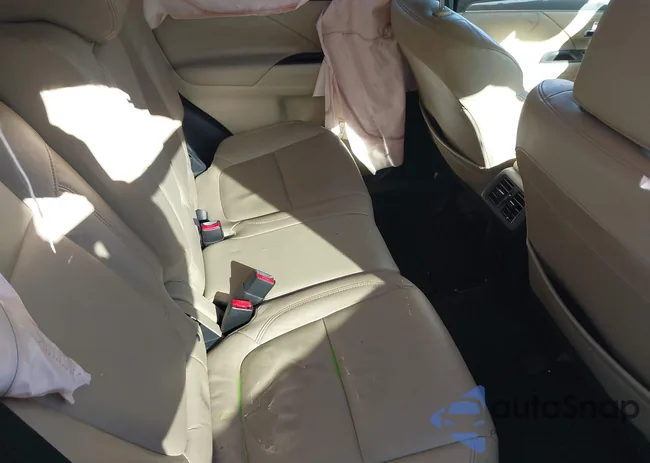 JA4AD3A33LZ032406: 44279188