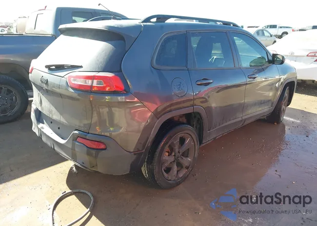 1C4PJLCB7FW723232: 44279232