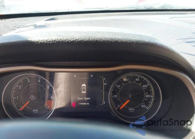 1C4PJLCB7FW723232: 44279232