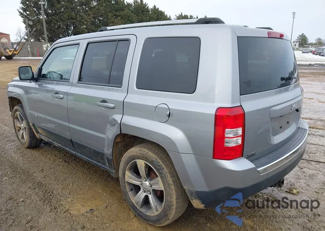 1C4NJPFA9GD600966: 44279257