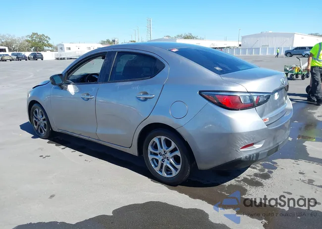 3MYDLBZV2GY114215: 44279341