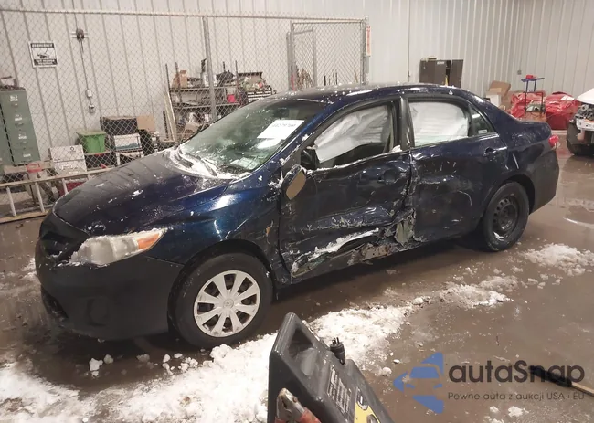 2T1BU4EE3BC686214: 44279769