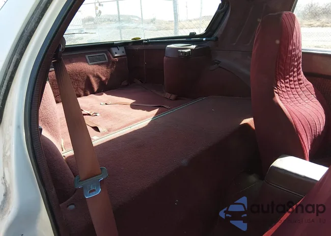 JM1FC3317G0147403: 44281075