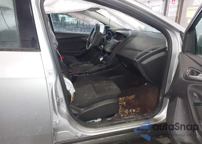 1FADP3F27JL221303: 44281601