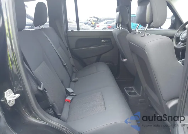 1C4PJMAK2CW163611: 44282165