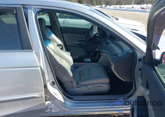 1HGCP3F81AA001999: 44282415