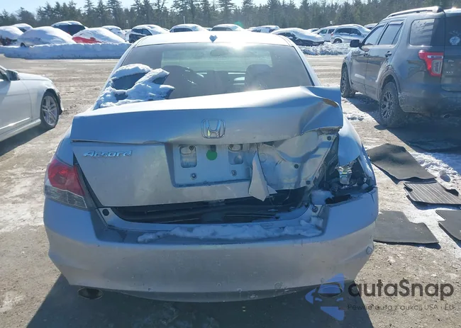 1HGCP3F81AA001999: 44282415