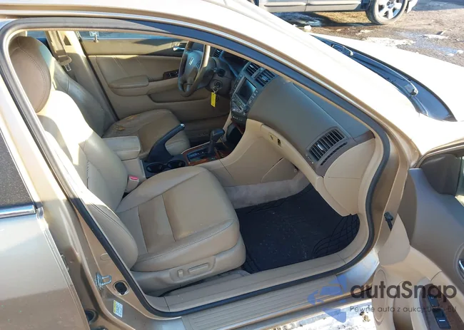 1HGCM66876A013950: 44281684