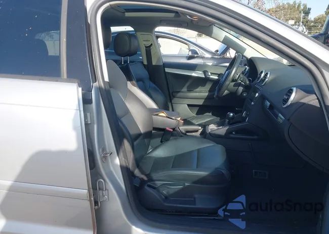 WAUKJAFMXBA028663: 44281713