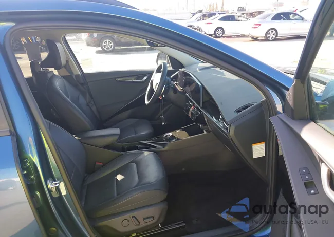 KNDCT3L10P5076115: 44281885