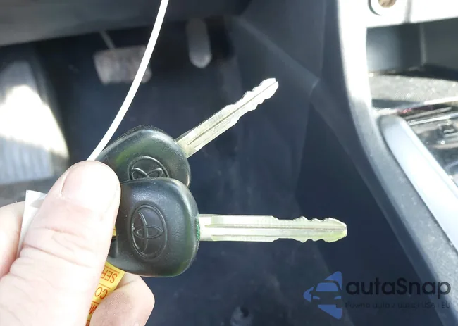 2T1BURHE1EC050906: 44283356