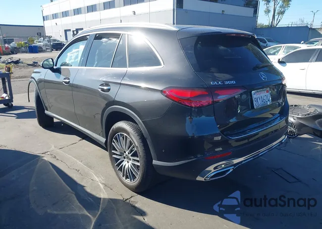 W1NKM4HB4RF103144: 44282733