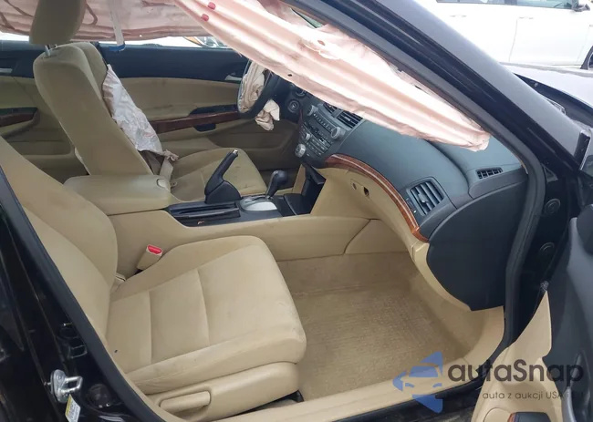 1HGCP2F76BA035973: 44282736