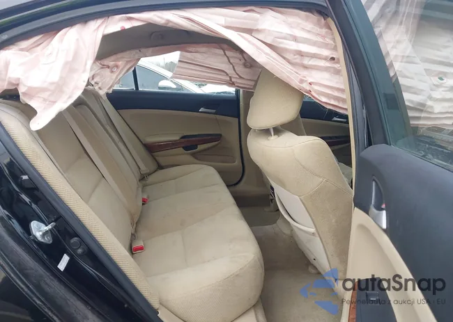 1HGCP2F76BA035973: 44282736