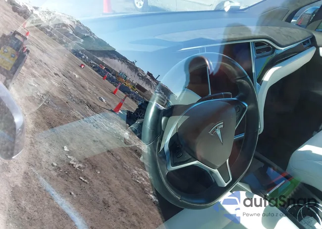 5YJXCBE21HF055095: 44284152