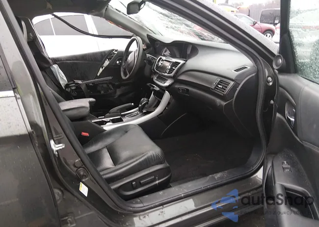 1HGCR2F83FA100304: 44283751