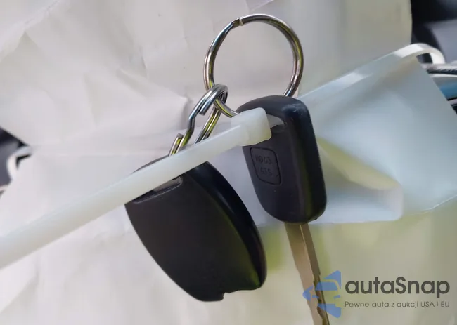 1HGCP2F8XBA048640: 44283763