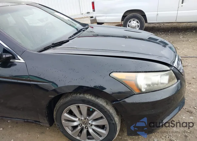 1HGCP2F8XBA048640: 44283763