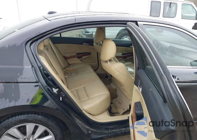 1HGCP2F8XBA048640: 44283763