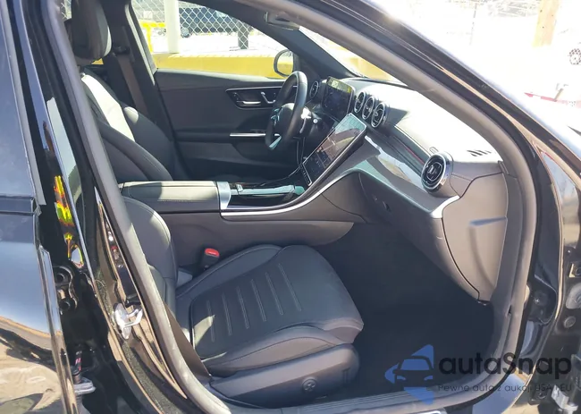 W1KAF4GB8RR215030: 44283997