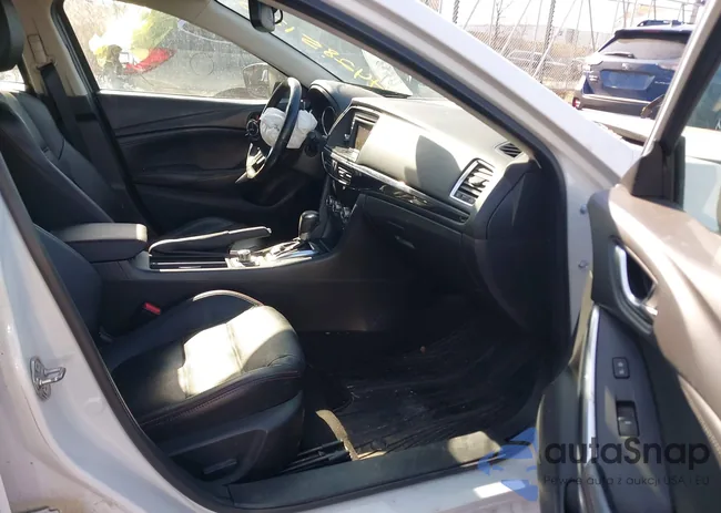 JM1GJ1W69F1175833: 44285123