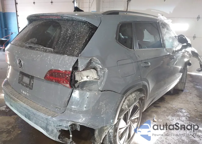 3VVVX7B2XRM018445: 44285281