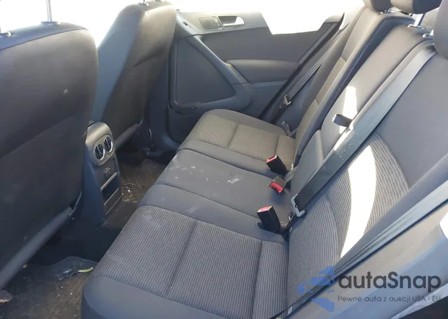 WVGBV7AX8HK049196: 44284724