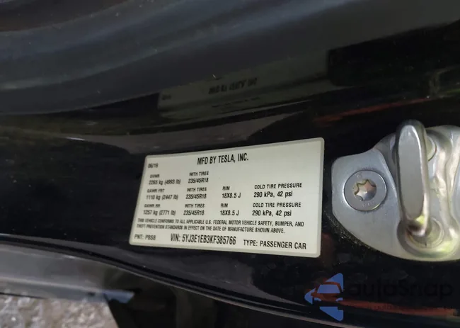 5YJ3E1EB3KF385766: 44284884