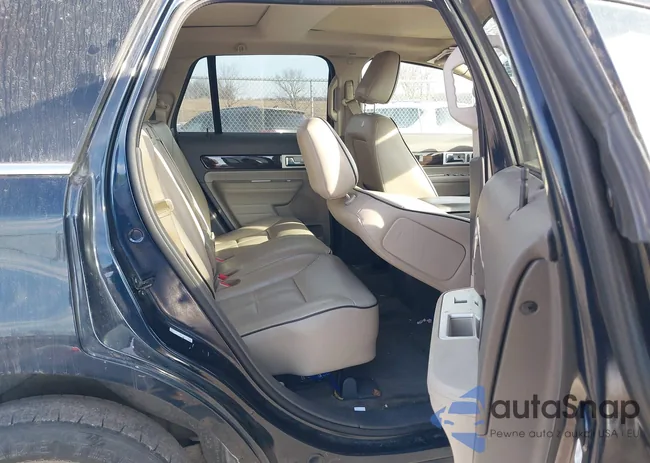 2LMDU68C18BJ18415: 44284971