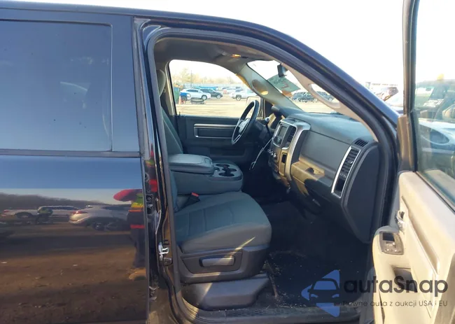 3C6TR5DT2FG681696: 44286308