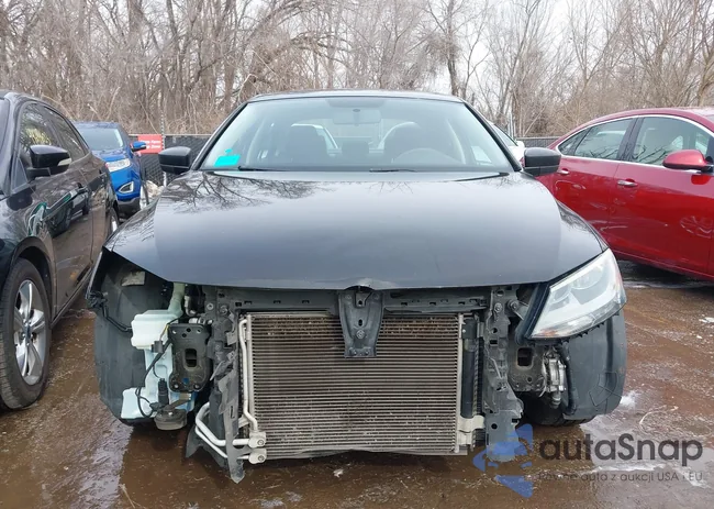 3VWD17AJ3FM258711: 44286346