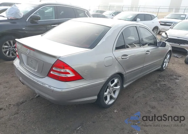 WDBRF52H37E028070: 44285664