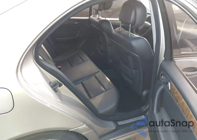 WDBRF52H37E028070: 44285664