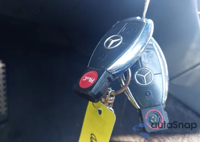 WDBRF52H37E028070: 44285664