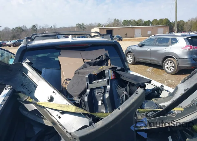 5FPYK3F86PB052652: 44285680