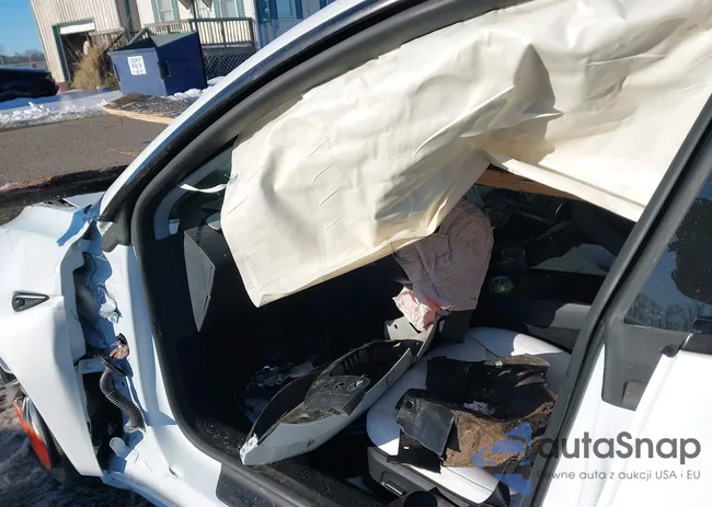 5YJ3E1EB3RF799432: 44287092