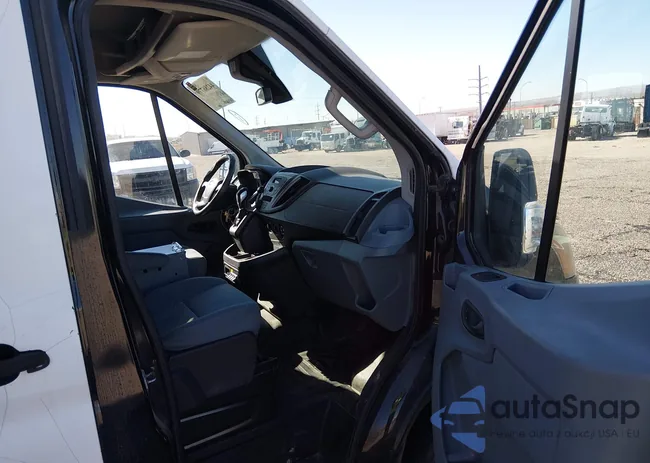 1FTYR2CM0FKA84448: 44286779