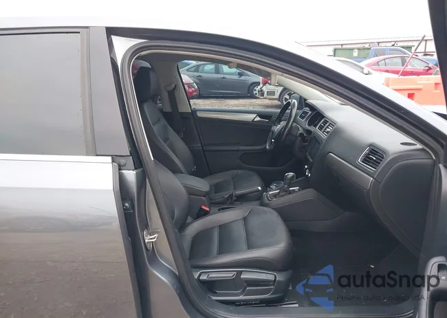 3VWDB7AJ8HM353071: 44288601