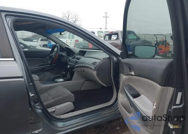 1HGCP26798A033935: 44289417